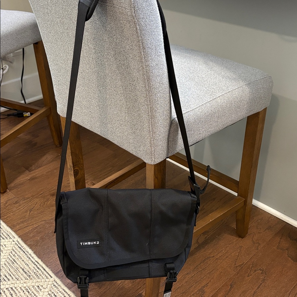Timbuk2 Classic Black Crossbody Bag X-Small - Picture 2 of 4